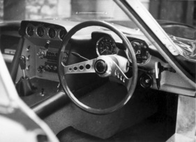 Marcos GT 1800 (1965) - Lenkrad und Amaturenbrett
