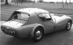 Marcos GT (1961) - Flügeltüren-Coupé mit Kunststoffkarosserie und verstärktem Holz-Chassis