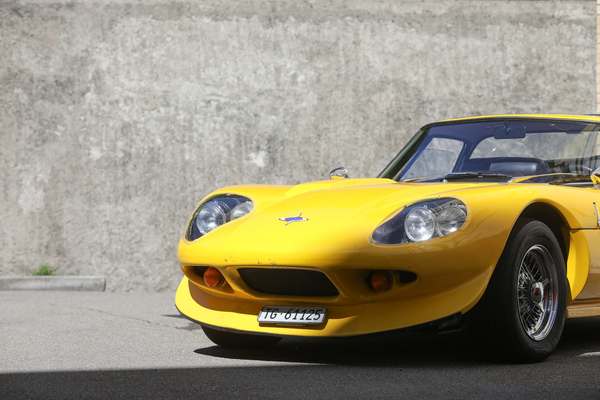 Marcos in Gelb - British Car Meeting Motorworld Kemptthal 2025