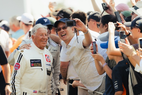 Mario Andretti mit Fans - Goodwood Festival of Speed 2025