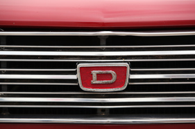 Markenzeichen von Datsun auf dem Datsun 1000 - OSMT Zug September 2015