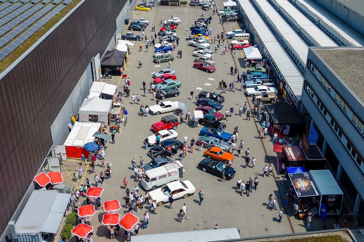 Marktplatz auf der Swiss Classic World – Buntes Treiben