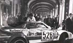 Marlboro Lancia Stratos Turbo Nummer 526 (1974) - erster Einsatz des Turbomotors am Giro d'Italia 1974 mit Jean-Claude Andruet und Michèle “Biche” Espinos