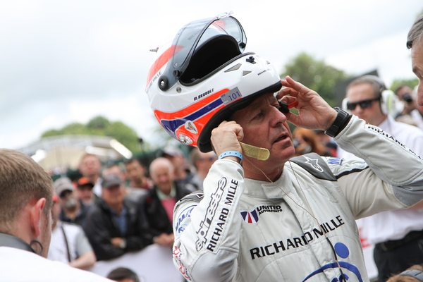 Martin Brundle bereitet sich für den Ritt im Brawn GP vor - Goodwood Festival of Speed 2016