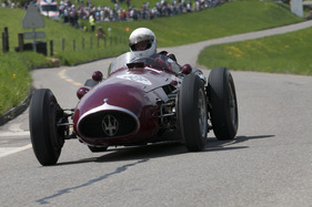 Maserati 250 F (1956) - im Feld der Sport- und Rennwagen aus der Nachkriegszeit am GP Mutschellen 2012