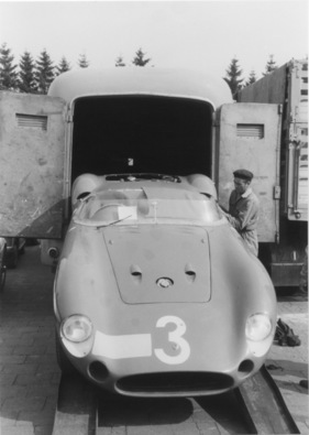 Maserati 300 S (1957) - ausladen anlässlich der 1000 km Nürburgring