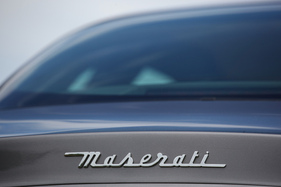 Maserati 3200 GT (1999) - Maserati-Schriftzug auf dem Kofferraumdeckel (1999)