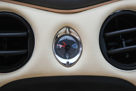 Maserati 3200 GT (1999) - Zeituhr im klassischen Design (1999)