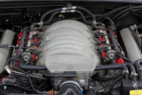 Maserati 3200 GT (1999) - acht Zylinder, vier über Zahnriemen angetriebene Nockenwellen (1999)