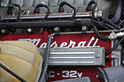 Maserati 3200 GT (1999) - der Maserati-Schriftzug prangt gross auf dem Motor