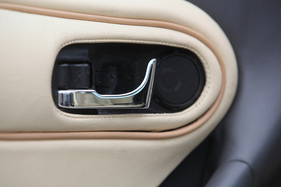 Maserati 3200 GT (1999) - etwas Chrom-Styling und Softtouch bei den Türöffnern (1999)