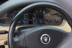 Maserati 3200 GT (1999) - sechs Rundinstrumente informieren den Fahrer