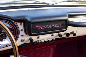 Maserati 3500 GT Spider Frua (1958) – Kein Radio, nur eine Blende mit Schriftzug