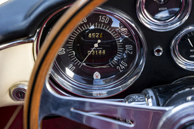 Maserati 3500 GT Spider Frua (1958) – Tachometer mit feiner Skalierung. Je nach Hinterachse waren bis zu 230 km/h drin
