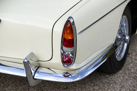 Maserati 3500 GT Spider Frua (1958) – Tropfenförmige, leicht schräggestellte Rückleuchten