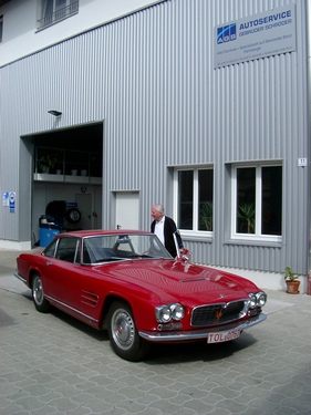 Maserati 3500 GTI Frua Coupé (AM 101.2242 von 1962) - der Wagen im Jahr 2002 mit Georg Kornhas (1961)