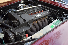Maserati 3500 GTIS Sebring (1963) - Benzin wird über eine mechanische Lucas-Einspritzanlage zugeführt