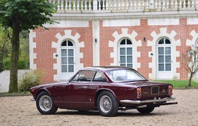 Maserati 3500 GTIS Sebring (1963) - Serie 1 Modelle kann man an den stehenden Heckleuchten erkennen
