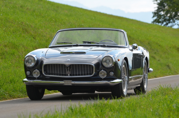Bild Maserati 3500 GTi Cabriolet Vignale mit Hardtop (1962) - angeboten an der Artcurial-Versteigerung "Sur les Champs 6" vom 20. Oktober 2013