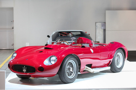 Bild Maserati 450 S (1957) - Rennsportwagen auf dem Stand von Lutziger Classic Cars - Auto Zürich 2021