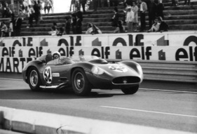 Maserati 450 S (1957) am Veteranenrennen vor Le Mans 1973 - Maserati konnte nie grosse Erfolge in Le Mans verbuchen - hier der Maserati aus 1957, den Stirling Moss fuhr