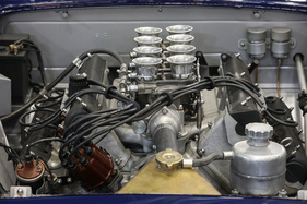 Maserati 450 S (1958) – Blick unter die Motorhaube – Rétromobile Paris 2025