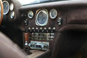 Maserati 5000 GT Frua (1966) - Mittelkonsole, alle Schalter beschriftet