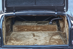 Maserati 5000 GT Frua (1966) - auch der Kofferraum ist mit weichen Teppichen ausgestattet