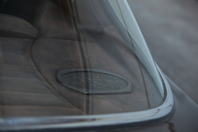 Maserati 5000 GT Frua (1966) - eingebaute Lautsprecher in der Hutablage