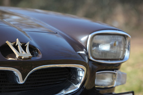 Maserati 5000 GT Frua (1966) - grosser Dreizack auf der Motorhaube