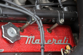 Maserati Biturbo 222 E (1990) - "Maserati"-Schriftzug auf dem Zylinderkopf