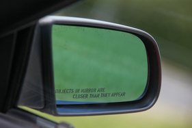 Maserati Biturbo 222 E (1990) - Warnhinweis auf dem Rückspiegel