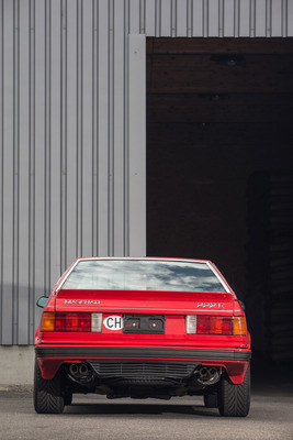 Maserati Biturbo 222 E (1990) - das Reserverad ist unter dem Kofferraum angebracht