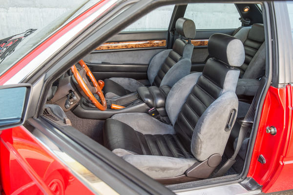 Maserati Biturbo 222 E (1990) - interessanter Materialmix