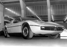 Maserati Bora am Genfer Automobilsalon 1972 - einziges Mittelmotorfahrzeug von zur Citroën gehörenden Modeneser Sportwagenmanufaktur