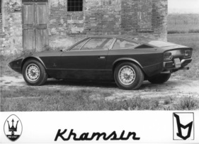 Maserati Khamsin (1975) - unter der Abrisskante erlaubt eine zusätzliche Scheibe besseres Rangieren, aber auch einen Blick in den Kofferaum