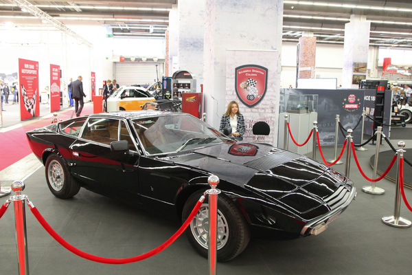 Maserati Khamsin (1976) - Frontmotor und eine der elegantesten keilförmigen Karosserien - IAA Heritage by Motorworld 2019