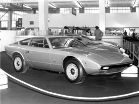 Maserati Khamsin - Spitzenerzeugnis der zu Citroën gehörenden Marke - am Genfer Automobilsalon 1974