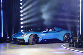 Maserati McPura (2025) - modellgepflegter MC20 - auf der "Media Stage" der 38. Auto Zürich 2025