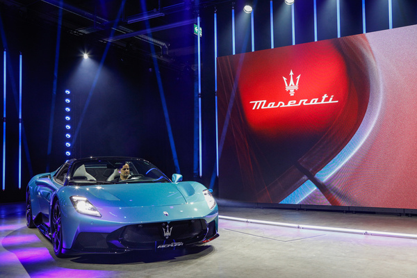Maserati McPura (2025) - soll der Marke Auftrieb geben - auf der "Media Stage" der 38. Auto Zürich 2025