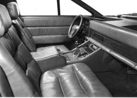 Maserati Medici II (1976) - Frontsitze der viersitzigen Limousine von Italdesign