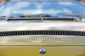 Maserati Merak SS (1977) - Maserati-Zeichen auf dem Bug