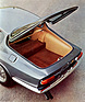 Maserati Mistral (1966) - Blick in den Kofferraum, der nur mit einer Querstange von den Sitzen abgegrenzt ist