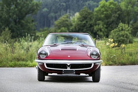 Maserati Mistral Spyder (1964) - der Stossfänger unterteilt das Gesicht in zwei Hälften