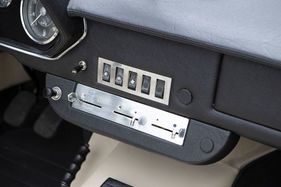 Maserati Mistral Spyder (1964) - schlichte Bedienungselemente