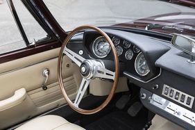 Maserati Mistral Spyder (1964) - umfangreiche Instrumentenausstattung
