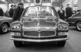 Maserati Quattroporte (1964) - mit rechteckigen Scheinwerfern - am Genfer Autosalon 1964