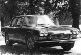 Maserati Quattroporte (1966) - mit Doppelscheinwerfern auf Serie 2 retouchiertes Foto eines Serie-1-Modells aus einer englischen Werbeanzeige