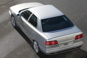 Maserati Quattroporte 3.2i V8 Evolutione (1998) - kompakte, keilförmige Karosserie