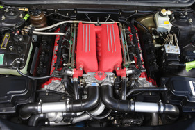 Maserati Quattroporte 3.2i V8 Evolutione (1998) - zwei Turbolader mit Ladeluftkühlung halfen, 335 PS zu produzieren